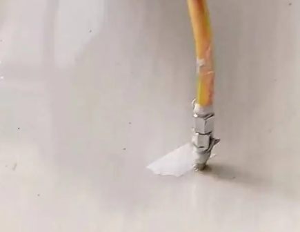 峨边瓷砖空鼓维修公司专业解答在瓷砖铺贴过程中，如果使用的砂料过粗（如全部使用了粗砂），可能会导致以下问题
